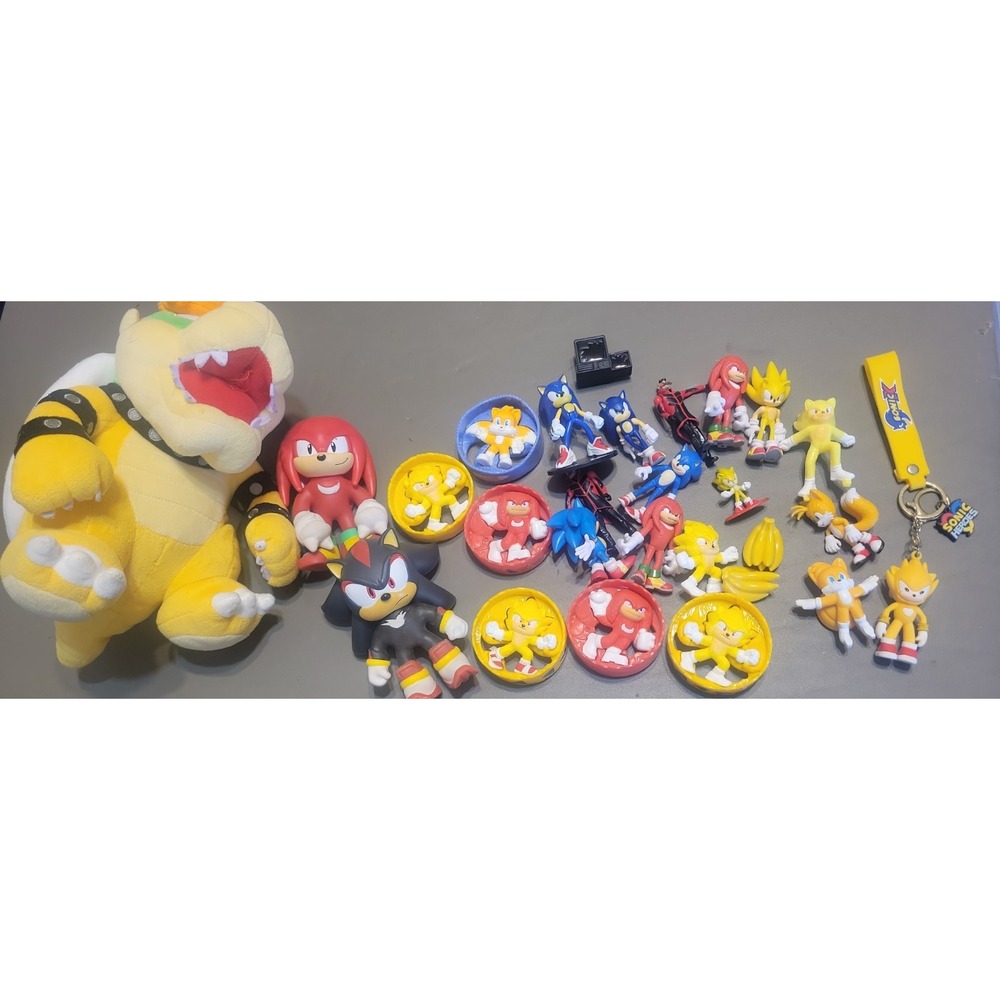 Sonic hedgehog kids meal toys Plus keychain plush etc.. toy box clean out
